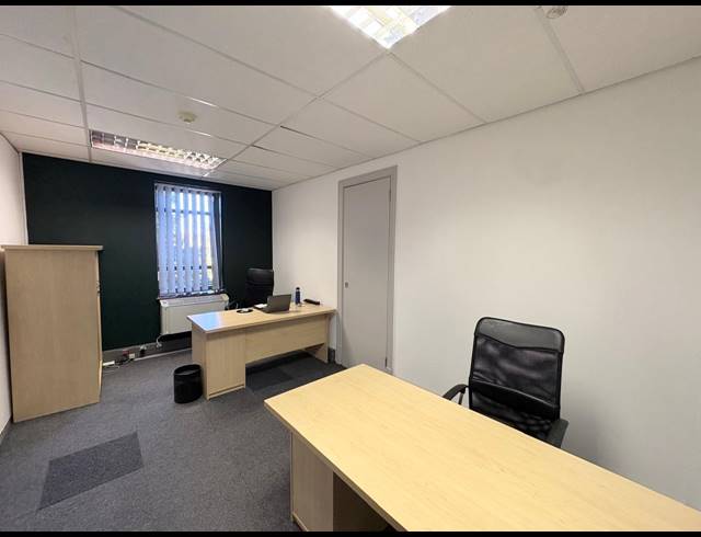23M² SERVICED OFFICE TO LET IN FOURWAYS